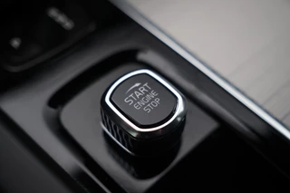 Volvo XC60 T6 Recharge AWD R-Design | Stoelverwarming | Parkeercamera | Panoramadak | Memorystoel | Keyless / 41