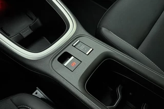 Jeep Avenger 1.2 e-Hybrid Summit Automaat | JBL Soundsystem | Navigatie | Elektrische achterklep | Keylee | Climate control | Camera | Draadloze telefoonlader / 35