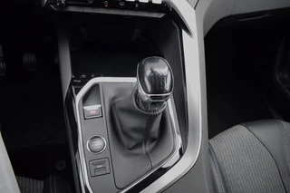 Peugeot 3008 1.2 PureTech Allure | Half Leer | Camera | HUD | Apple CarPlay / 18