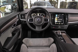 Volvo V90 2.0 B4 Business Pro Inscription| BTW auto | 1e eigenaar | NL auto | 20 inch | Panoramadak | Harman Kardon | BLIS | Stuurverwarming | Stoelverwarming | Head-up | Trekhaak | Cruise control / 10