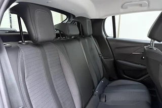 Peugeot 208 1.2T Allure Pack 100pk | Navigatie | Adaptive Cruise Control | Stoelverwarming | Climate Control | Achteruitrijcamera | LED koplampen | 3D Cockpit | 16'' Lichtmetalen velgen | Apple Carplay & Android Auto / 16