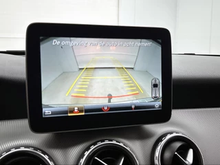 Mercedes-Benz GLA-klasse 180 Business Solution AMG | Trekhaak | CarPlay | Camera | Navigatie | Cruise Control / 17