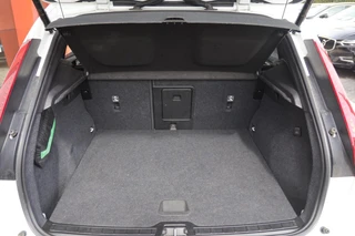 Volvo XC40 T5 Recharge Plus Dark | Stoelverwarming | Trekhaak | Parkeercamera | Leder | H/K | Pilot Assist | BLIS | Keyless / 23