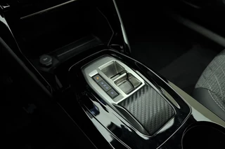 Peugeot e-2008 EV Allure Avantage 54 kWh | Navigatie | Achteruitrijcamera | Adapt. Cruise control | Parkeersensor | Apple Carplay/Android Auto | Lichtmetalen velgen / 28