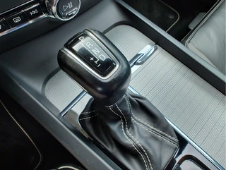 Volvo S60 2.0 T4 R-DESIGN AUTOMAAT  Lederen sportstoelen | Open dak | Harman Kardon | HUD / 19