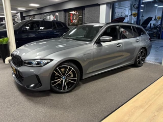 BMW 3-serie Touring 330e xDrive M-pakket facelift / Panorama-dak / head-up / 360 camera / Harman-Kardon / 2