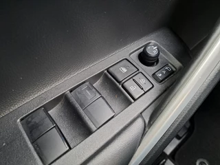 Toyota Corolla Cross 2.0 HYBRID 184PK FIRST-EDITION BLIND-SPOT EL-ACHTERKLEP LM-VELGEN KEYLESS PARK-SENSOREN STOELVERW DRAADLOOS-LADEN AD-CRUISE BLUETOOTH / 19