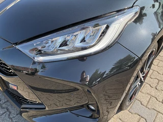 Toyota Yaris 1.5 Hybrid GR SPORT PANODAK STOEL/STUURVERW JBL-AUDIO HEAD-UP 18'' LM-VELGEN PARK-SENSOREN NAVI KEYLESS CAMERA APPLE/ANDROID NL-AUTO 1E-EIG / 31