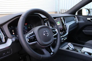 Volvo XC60 2.0 T6 Plug-in hybrid AWD Ultimate Black Edition  | Panoramadak | Head-up | H/K | Memory / 6