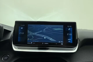 Peugeot 208 PureTech 100pk Allure Pack | Navigatie | Trekhaak | Achteruitrijcamera | Stoelverwarming | Climate control | Cruise control | Apple Carplay/Android Auto | Lichtmetalen velgen / 23