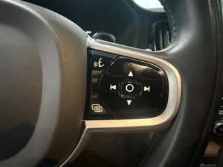 Volvo V60 2.0 T6 Recharge AWD R-Design / 360 camera / Panoramadak / Leder / head-up / Harman-Kardon / 15