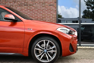 BMW X2 xDrive25e M-Sport  | Pano | HUD | Sunset orange | 19 inch | Camera / 51