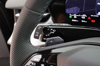 Audi Q3 1.5 272pk e-hybrid S edition Trekhaak Camera Keyless Panoramadak Stoelverwarming Virtual Cockpit Navigatie 2x S-Line / 18