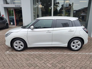 Suzuki Swift 1.2 SELECT SMART HYBRID  Direct Leverbaar | Tot 10 JAAR GARANTIE!  Inclusief € 2.400,- Voorraad Voordeel / 2