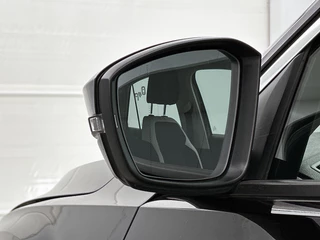 Volkswagen T-Roc 1.5 TSI Sport | Trekhaak | Camera | CarPlay | Stoel-/Stuuverwarming | Adaptive Cruise | / 23