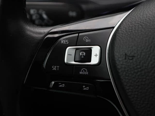 Volkswagen T-Roc 1.5 TSi Sport 150 Pk | Trekhaak | Adaptive Cruise | Camera | CarPlay | Panorama dak | 17 Inch | 159.197 Km !! / 21