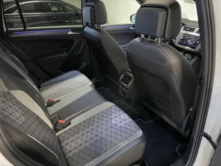 Volkswagen Tiguan 1.5 TSI R-Line Pano Head-up Trekhaak VOL! / 38