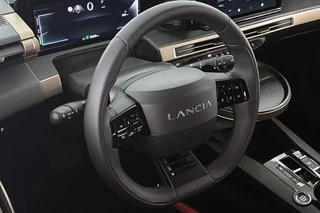 Lancia Ypsilon 1.2 Turbo Hybrid LX / 11
