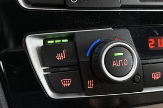 BMW 2-serie Cabrio 218i High Executive Luxury Line Stoelverwarming HiFi / 23