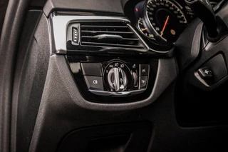 BMW 5-serie M550d xDrive High Executive | 2e eigenaar | Driving Assistant Plus | Innovation pakket | Stoelverwarming & -ventilatie | Stuurverwarming | Harman-kardon | 360 camera / 51