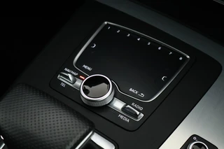 Audi Q5 50 TFSI e 299pk quattro S edition Trekhaak Virtual Cockpit Led Keyless ACC Stoelverwarming 2x S-Line / 37