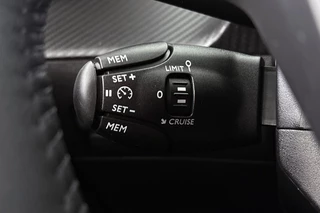 Peugeot 208 1.2 PureTech 75 Style / 25