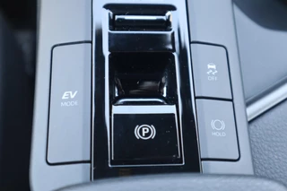 Toyota C-HR 1.8 HYBRID 140 DYNAMIC NL-AUTO 1E-EIG CAMERA PARK-SENSOREN KEYLESS BSM LED APPLE/ANDROID 18'' LM-VELGEN / 34