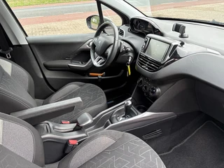 Peugeot 2008 1.2 Puretech Blue Lion Automaat ''Trekhaak - PDC - Navi '' / 25