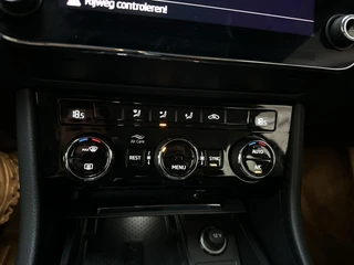 Skoda Superb Combi 1.5 TSI 150pk DSG ACT Business Edition Virtual Cockpit Navigatie DAB+ App-Connect / 22