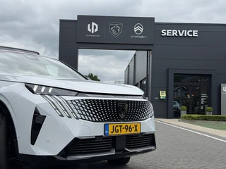 Peugeot e-3008 Launch Edition Dual Motor 73 kWh 325PK Automaat Navigatie, Rondomzichtcamera, Keyless, Panoramadak, Stoel & Stuurwielverwarming, Apple Carplay, Android Auto / 4