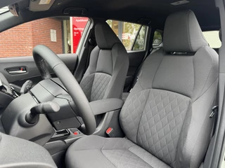 Toyota Corolla Cross 2.0 Hybrid 180 DYNAMIC NIEUW DIRECT LEVERBAAR! BLIND SPOT STOEL/STUURVERW KEYLESS 18'' LM-VELGEN APPLE/ANDROID NAVI CLIMA AD-CRUISE PARK-SENSOREN / 10
