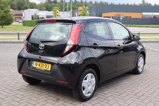 Toyota Aygo FUN 5-DEURS AIRCO NL-AUTO EL-RAMEN BLUETOOTH DEALER-ONDERHOUDEN / 7