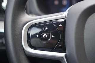 Volvo XC60 T6 Recharge AWD R-Design | Stoelverwarming & Koeling | 360° Camera | Panoramadak | Long Range | H/K | Keyless / 34