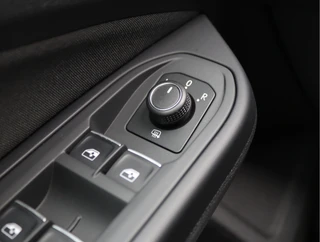 Volkswagen Golf 1.5 eTSI  | Pano | IQ.light | Winter pakket | Org. NL / 33