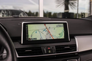 BMW 2-serie Active Tourer 225xe Luxury | Driving Assistant Plus | Panoramadak | Fileassistent | Active Cruise control | Head-up | HiFi audio | Sportstoelen | Rijstrooksensor | Keyless entry / 26