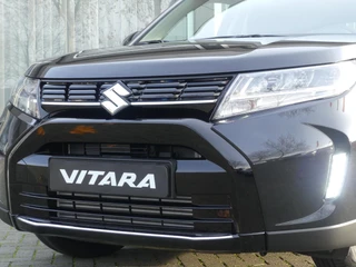 Suzuki Vitara 1.4 Boosterjet Smart Hybrid Select Nieuwe auto! € 1.850,- korting. 10 jAAR GARANTIE! Apple Carpl/Andr Auto, Cruise & Climate Control, Camera / 25
