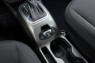 Jeep Renegade 1.3T-e Freedom Automaat | Navigatie | Trekhaak | Camera | Dakrails | Extra getint glas | Lichtmetalen velgen | Parkeerassistent / 31
