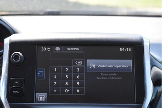 Peugeot 208 1.2 PureTech Style  | NL-Auto | Navi | Cruise Control | Airco | Bluetooth | Park.sensoren | LM-Velgen | NAP / 39