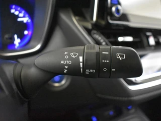 Toyota Corolla 1.8 Hybrid Smart Bi Tone | Head-up | Trekhaak | Stoelverw. / 19