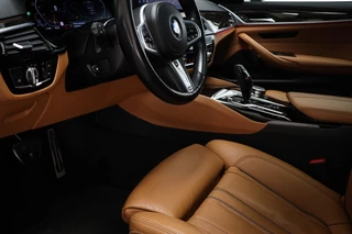 BMW 5-serie Touring 540i xDrive M-Sport | Facelift | PANORAMADAK | 360 CAMERA | TREKHAAK / 37