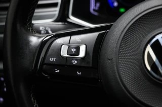Volkswagen T-Roc 2.0 TSI 4Motion R | PANORAMADAK | BEATS | AKRAPOVIC UITLAAT | CAMERA | TREKHAAK / 36