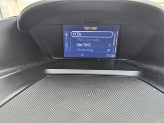 Ford Kuga 1.6 Titanium NAVI PDC TEL LM LEER TREKHAAK / 30