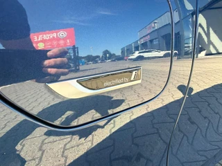 BMW 3-serie Touring 320e High Executive *Laser Koplampen* / 39