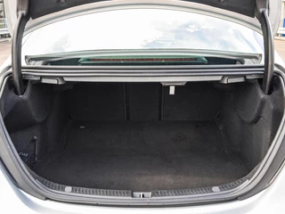 Mercedes-Benz E-klasse 200 AMG Line | Panoramadak | Leder | 360  Camera | Widescreen | LED | Apple CarPlay Android Auto | Memory | 19" | Sfeerverlichting | Dealeronderhouden / 36