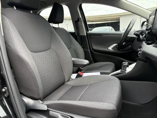 Toyota Yaris 1.5 Hybrid Dynamic CAMERA APPLE/ANDROID AD-CRUISE DAB+ KEYLESS LM-VELGEN / 14
