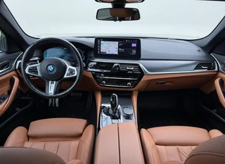 BMW 5-serie Touring 530e Executive M-SPORT - LEER - ACC - STOELVERWARMING / 2