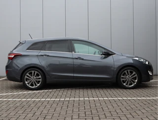 Hyundai i30 Wagon 1.6 GDi Comfort  | Trekhaak | Navigatie | Camera | / 17