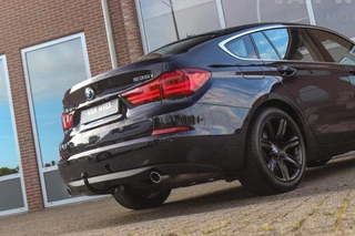 BMW 5-serie Gran Turismo 535i High Executive | NL auto | Facelift | Camera | Navigatie | Bluetooth | Xenon | PDC | Climate control | Cruise control | 19 inch | Elektrische achterklep / 43