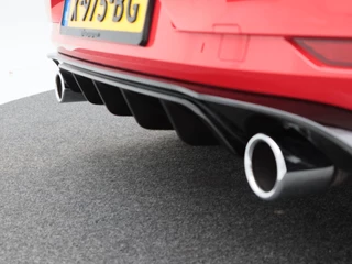 Volkswagen Golf 2.0 TSi GTi 290 Pk TCR | Panorama Dak | Adaptive Cruise | Camera | Stoelverwarming | 18 inch | 90.438 km!! / 24