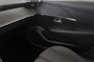 Peugeot 208 1.2 Hybrid 110 e-DCS6 Allure NL Auto Apple CarPlay Parkeersensoren / 31